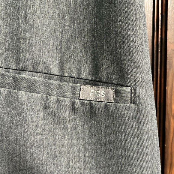 FIGS graphite scrub top size small - Picture 3 of 5